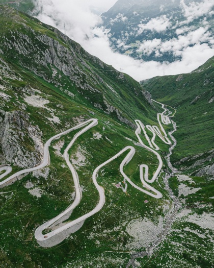 Gotthard Pass Driving Guide: Switzerland’s Historic Alpine Icon